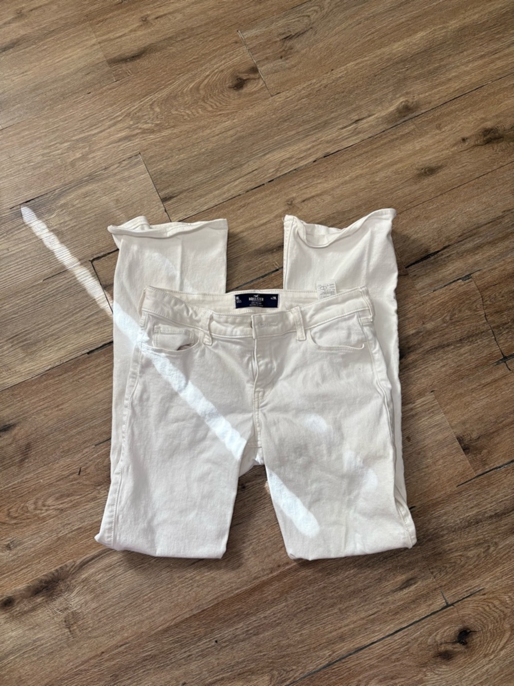 Hollister White Low-Rise Bootcut Women’s Jeans- 8L / 29